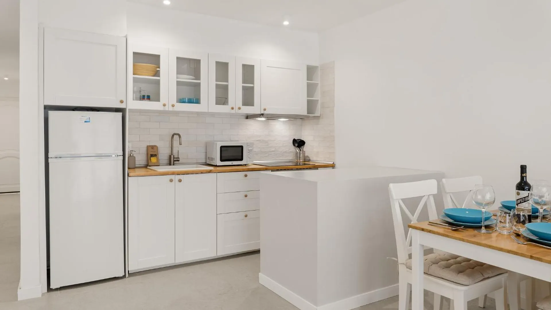 Obsidian Neptuno Seafront And Pool Apartment Puerto de Santiago