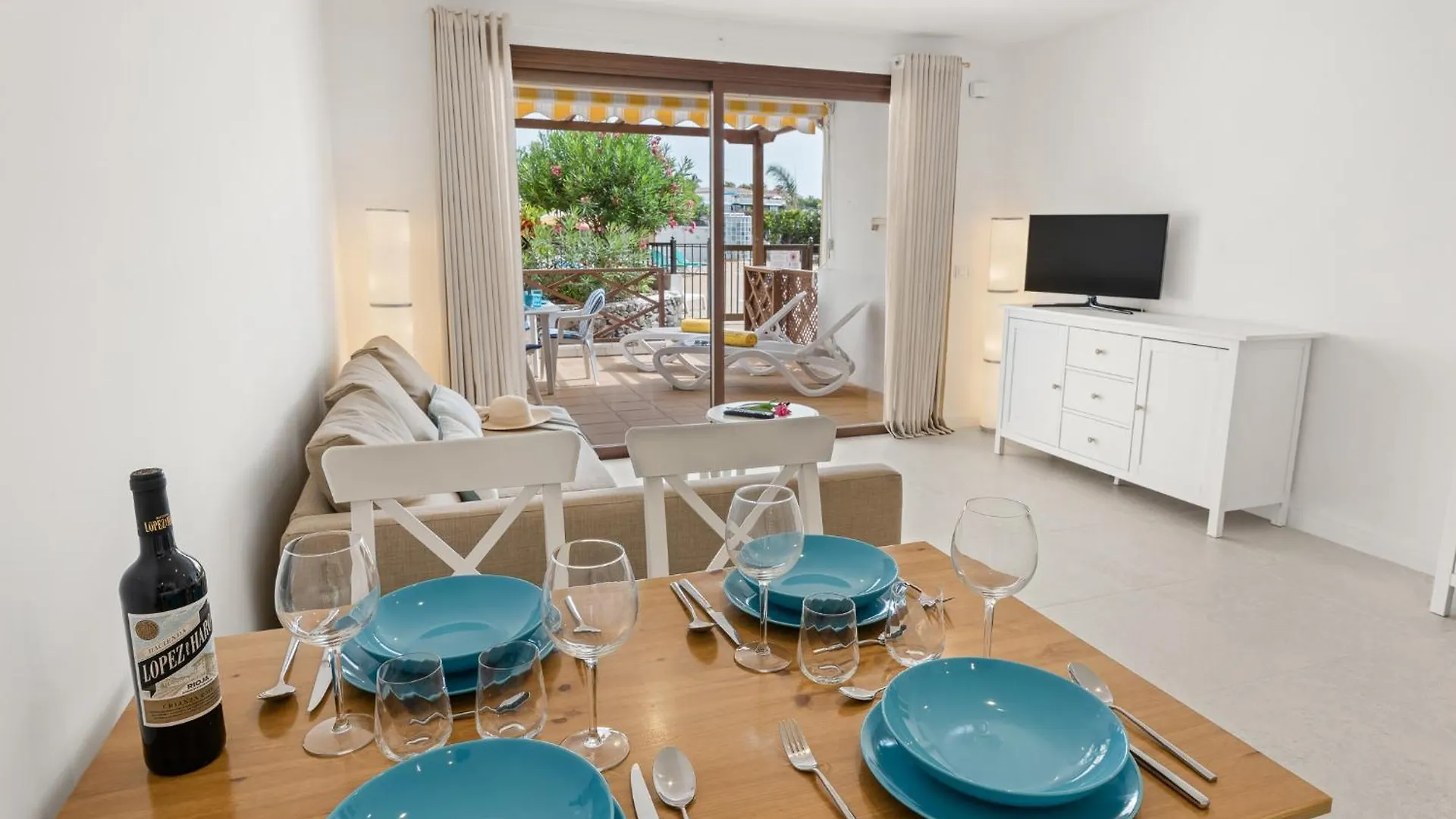 Obsidian Neptuno Seafront And Pool Apartment Puerto de Santiago